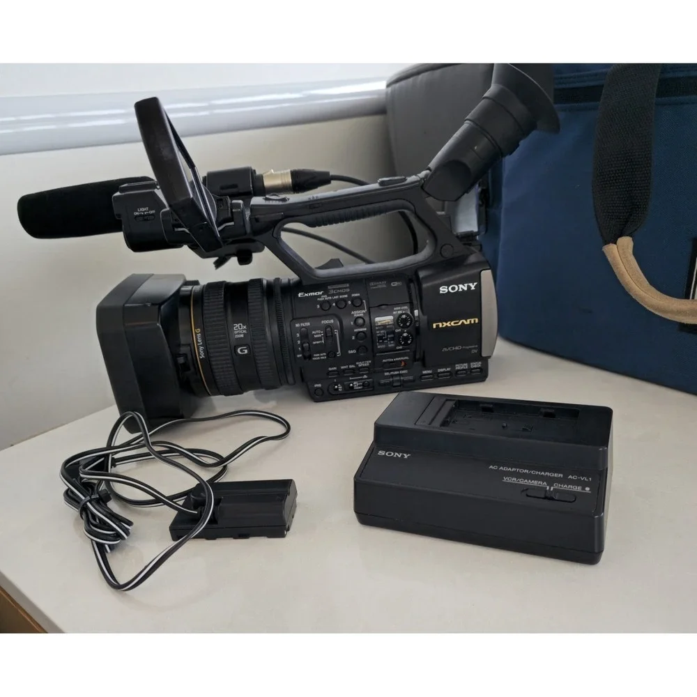 Sony HXR-NX3/1 NXCAM Professional Handheld Camcorder Only 120 Operational Hours